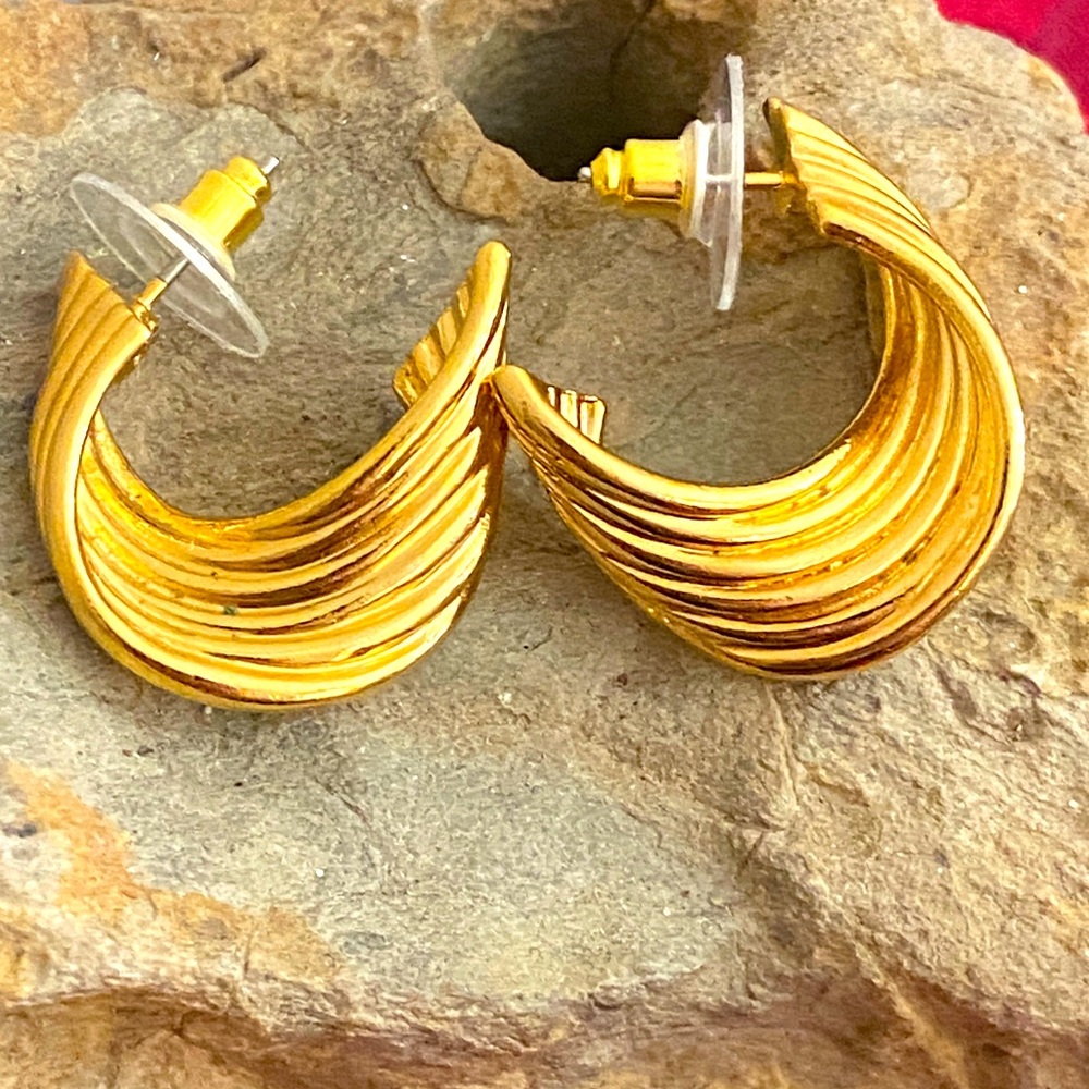 Vintage AVON Gold Tone Sleek Hoop Post Earrings
